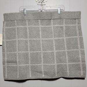 Women's Plus Gray Checkered Mini Sweater Skirt 3X 🌼